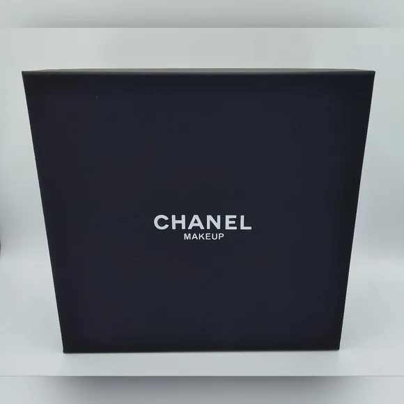 CHANEL Winter Tweed Make-up Bucket Bag Crossbody Gold Chain Snowflake GWP NIB - Picture 2 of 11